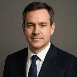 Headshot of Andrew Lawson, Esq., Senior Contract Attorney